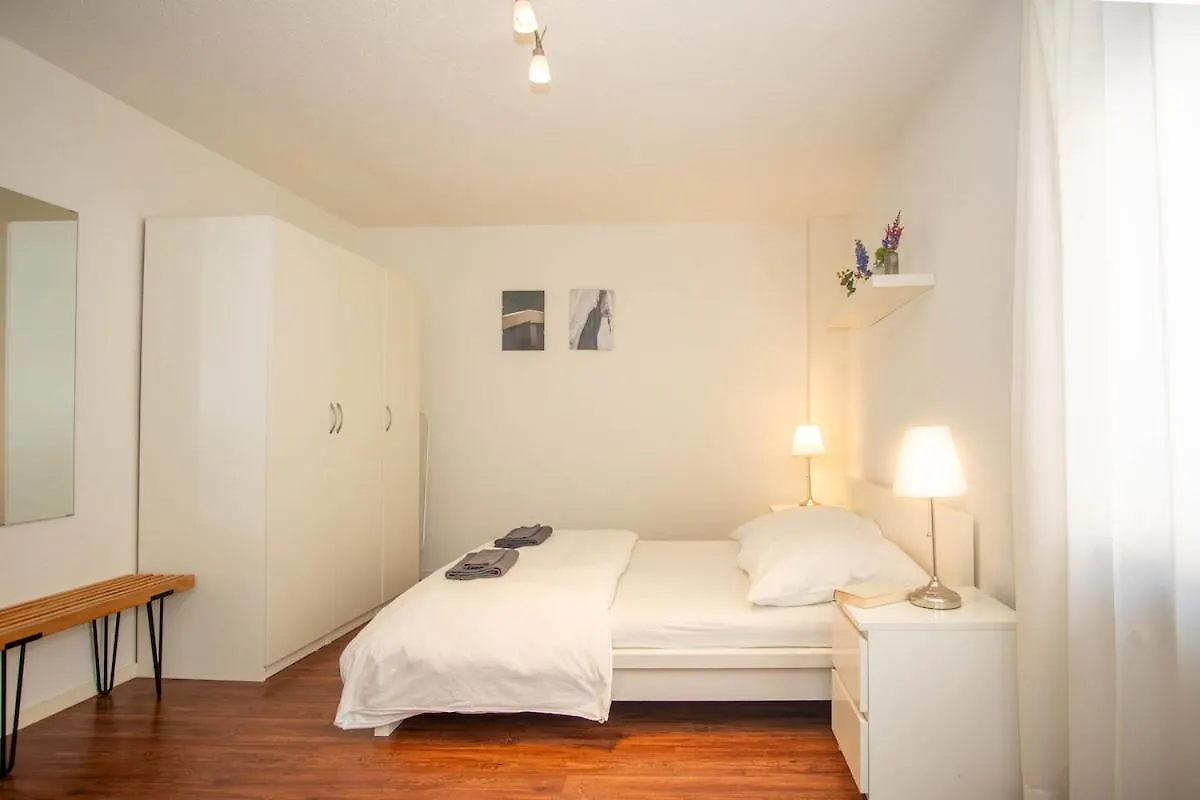 Central Studio Apartment With Free Baselcard - Matisse